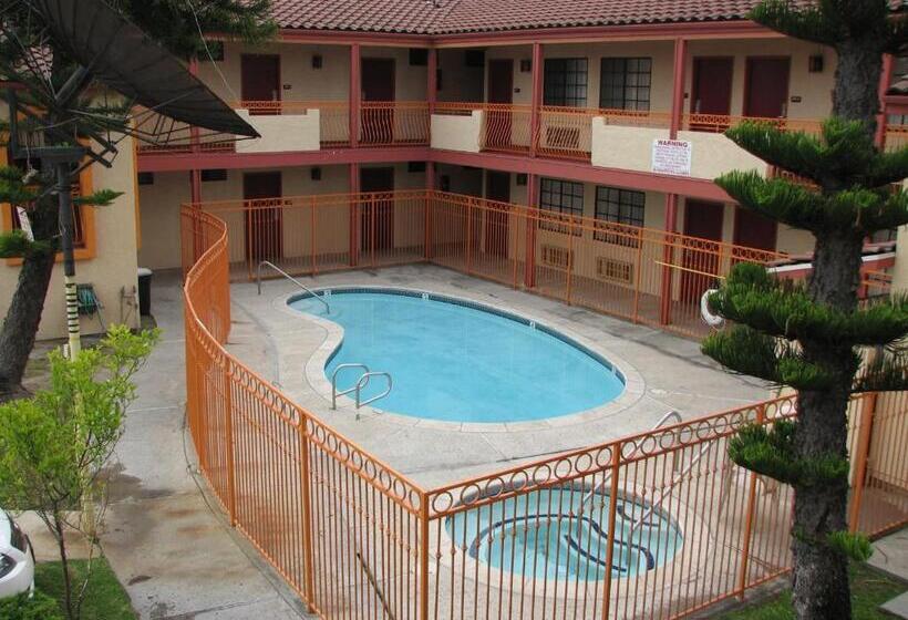 스탠다드 룸 킹사이즈 침대, Rodeway Inn