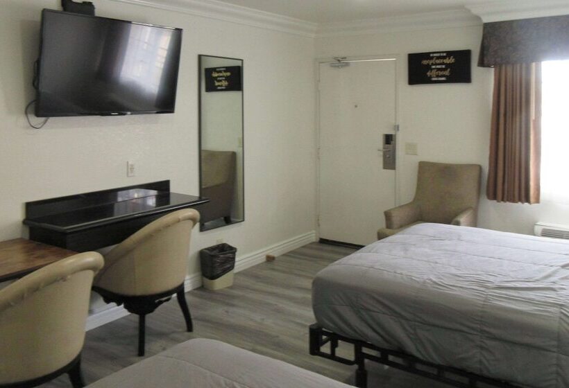 带2个双人床的标准工作室, Rodeway Inn