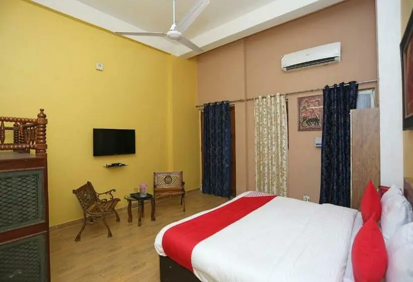 デラックスルーム, Super Collection O Sara Grand Near Ram Manohar Lohia Hospital