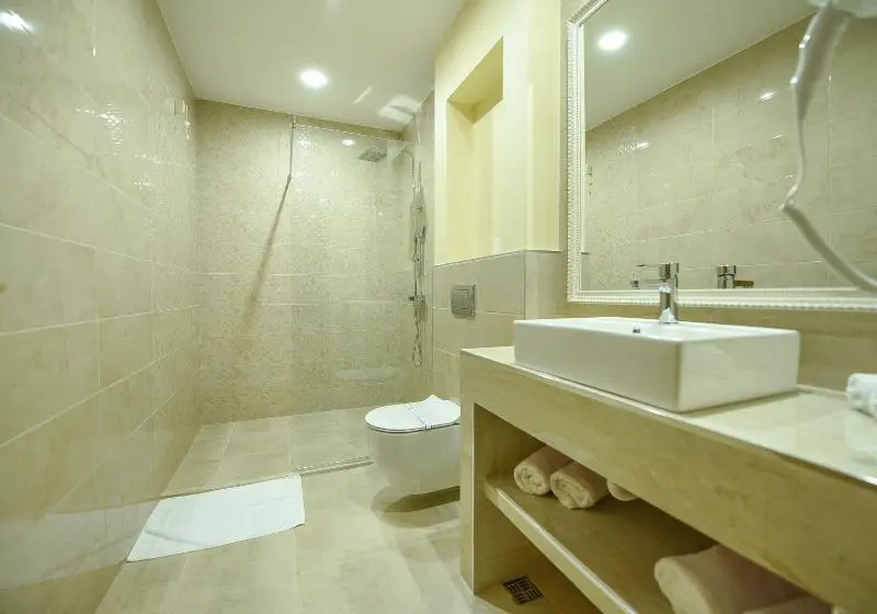 1 Bedroom Apartment, Lazaro