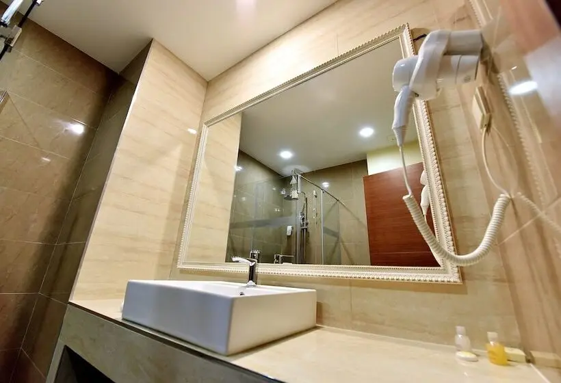 Comfort Triple Room, Lazaro
