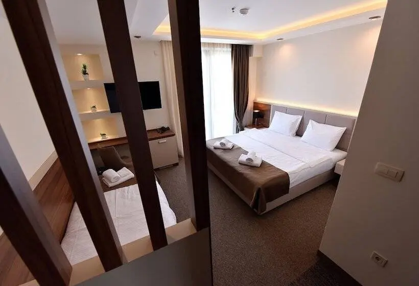 Comfort Triple Room, Lazaro