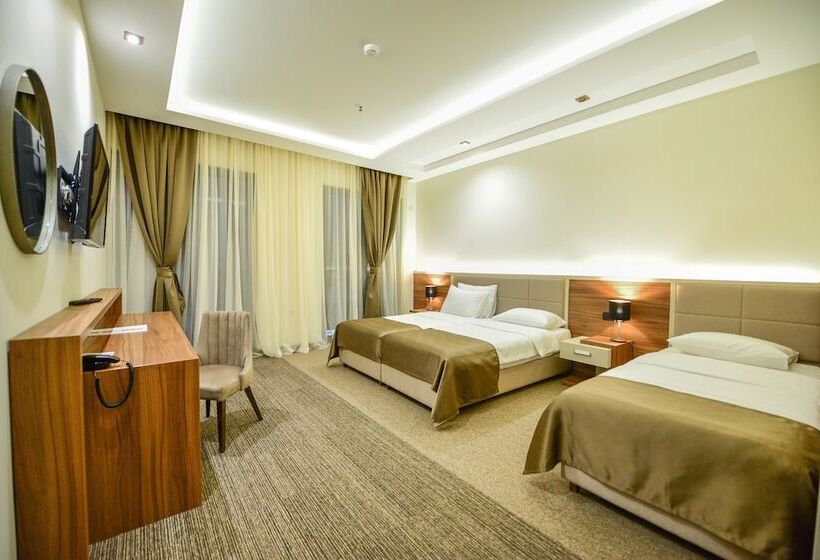 Comfort Triple Room, Lazaro