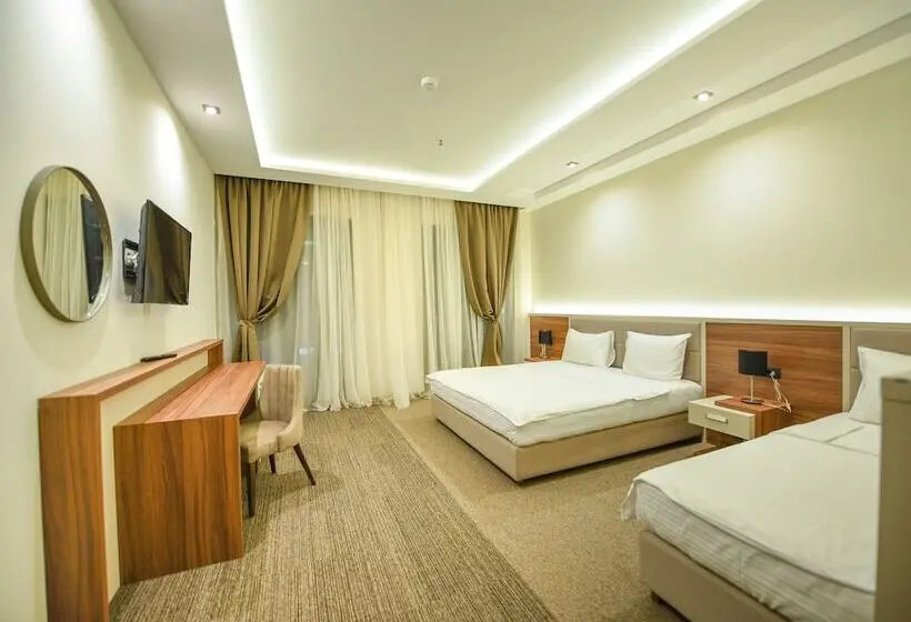 Comfort Triple Room, Lazaro
