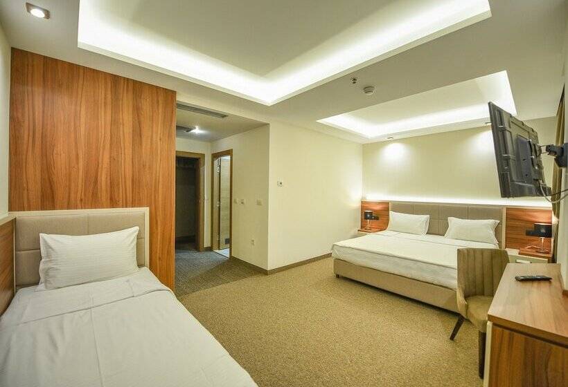 Comfort Triple Room, Lazaro