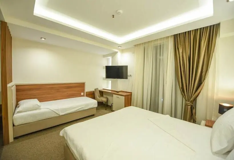 Comfort Triple Room, Lazaro