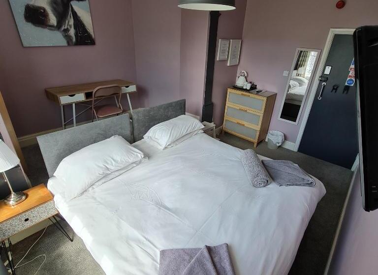 חדר אקונומי, Mad O'rourkes Pie Factory