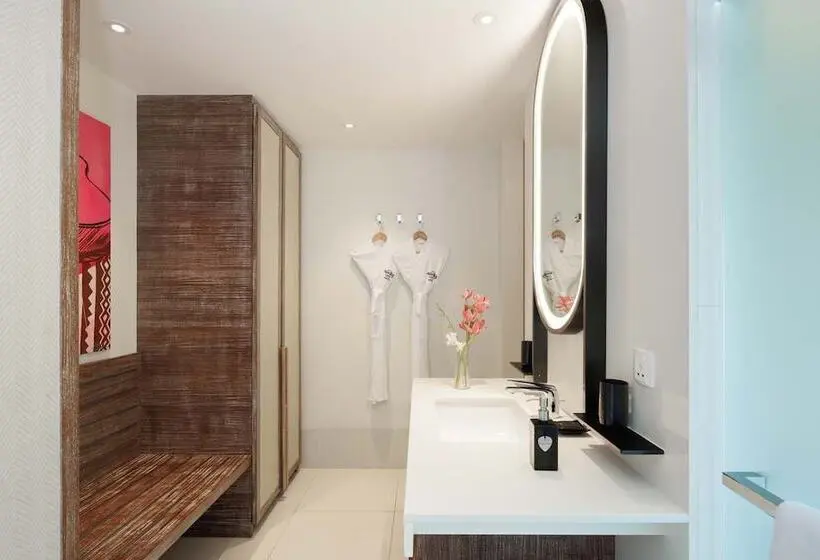 استودیوی استاندارد, Hard Rock Hotel Maldives