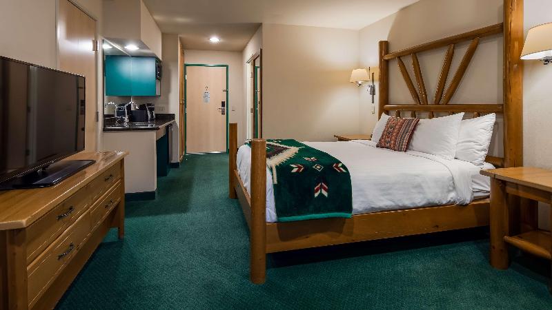 غرفة قياسية سرير كينج, Best Western Plus Kentwood Lodge