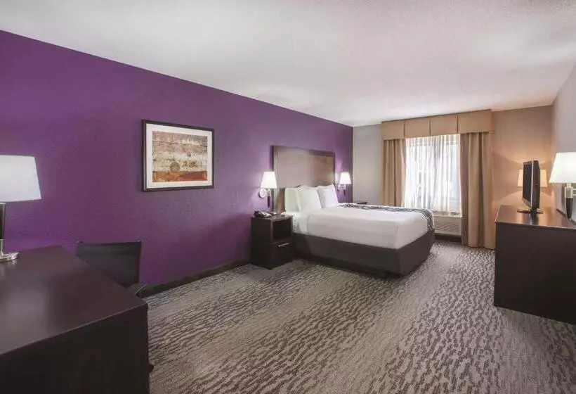 اتاق استاندارد با تخت بزرگ برای معلولان, La Quinta By Wyndham Erie