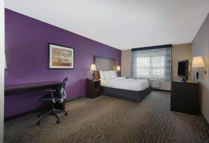 اتاق استاندارد با تخت بزرگ برای معلولان, La Quinta By Wyndham Erie