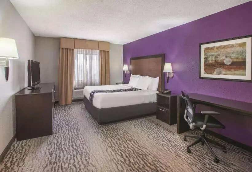 اتاق استاندارد با تخت بزرگ, La Quinta By Wyndham Erie
