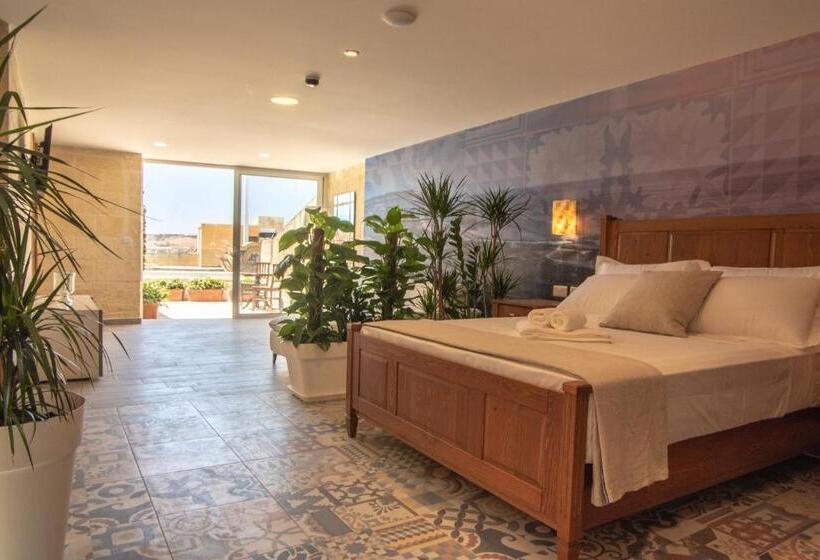 سوییت لوکس, 39 St. George