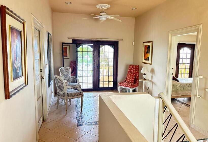 غرفة أساسية ثلاثية, Cafegourmetptacorona