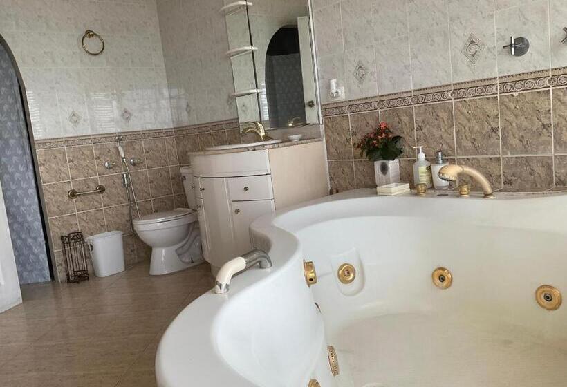 غرفة كلاسيكية رباعية, Cafegourmetptacorona