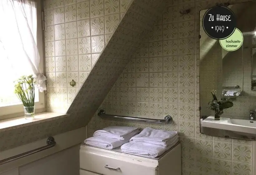 スタンダードルーム, Zu Hause 1949