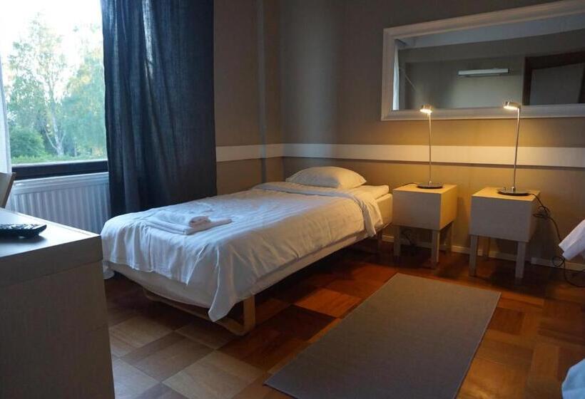 חדר סטנדרט יחיד, Li Haapajärvi