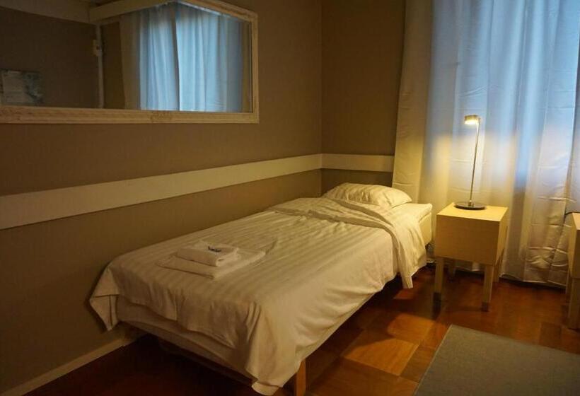 חדר סטנדרט יחיד, Li Haapajärvi