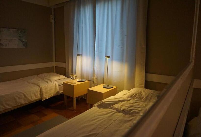 이코노미 룸, Li Haapajärvi