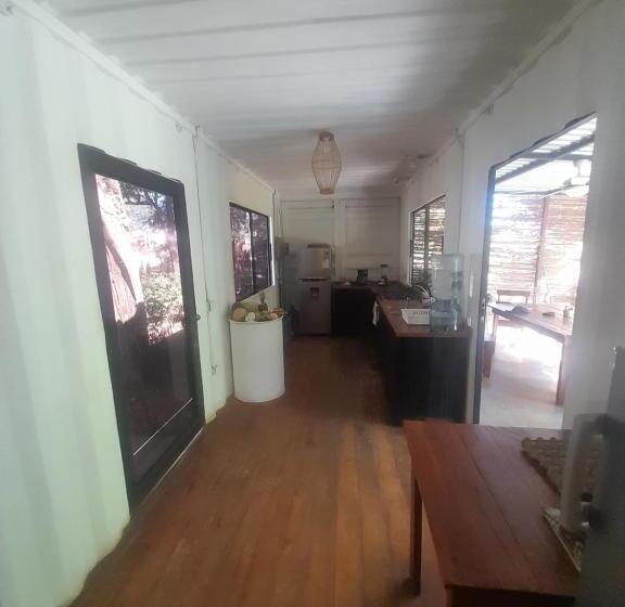 اتاق استاندارد سه نفره, Mola Mola Surf Popoyo