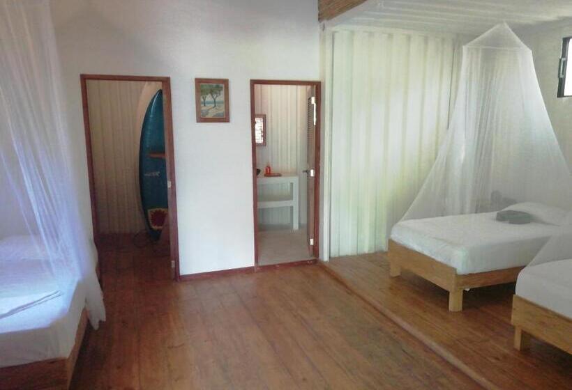 اتاق استاندارد سه نفره, Mola Mola Surf Popoyo