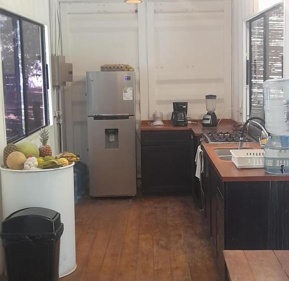 اتاق استاندارد با بالکن و چشمانداز دریا, Mola Mola Surf Popoyo