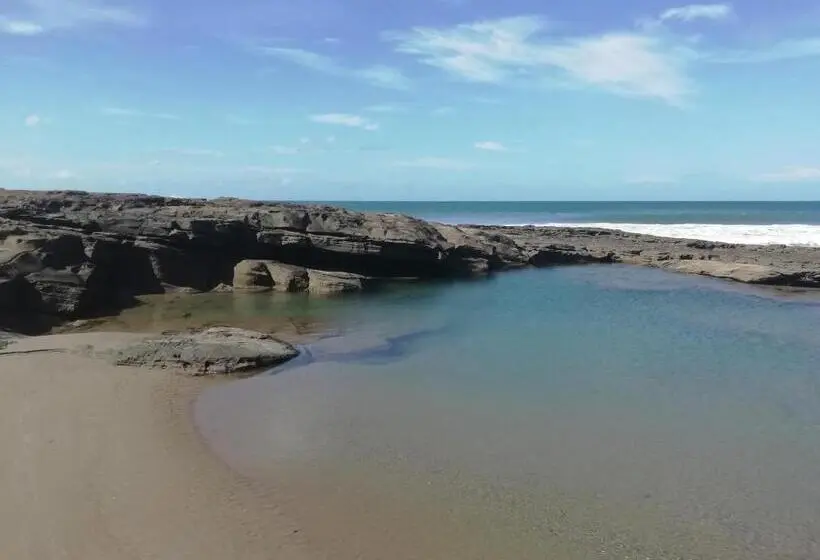 اتاق استاندارد سه نفره, Mola Mola Surf Popoyo