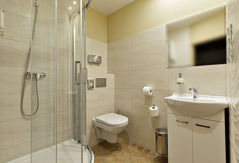 标准间, Restart House