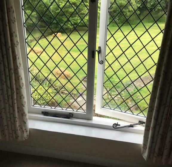 סוויטה משפחתית, The Old Farmhouse