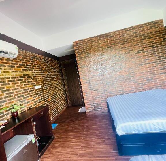 اتاق لوکس سه تخته, Mandarin Homestay Hue