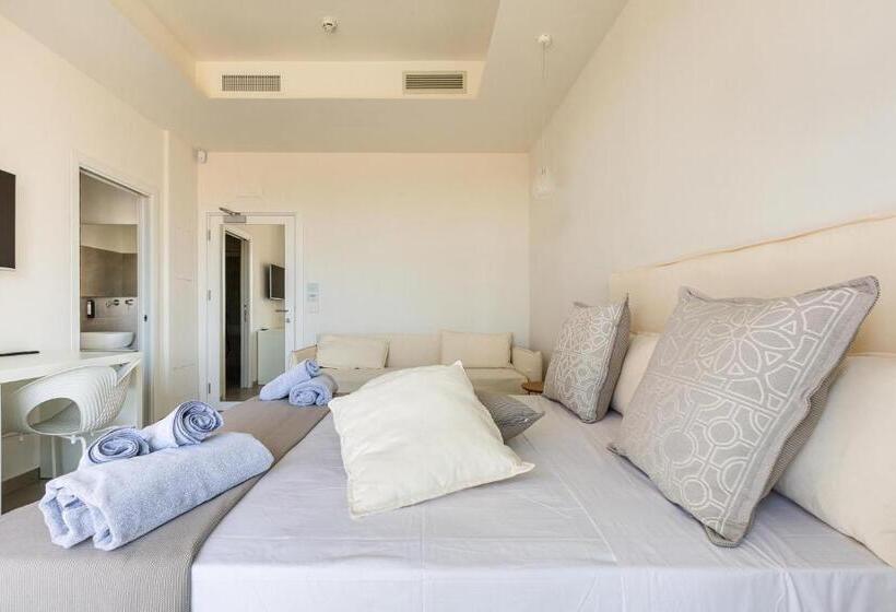 غرفة قياسية رباعية مطلة على البحر, Perla Saracena Hotel & Restaurant