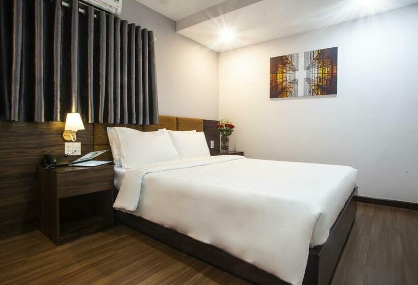 اتاق لوکس با تخت بزرگ, Lee