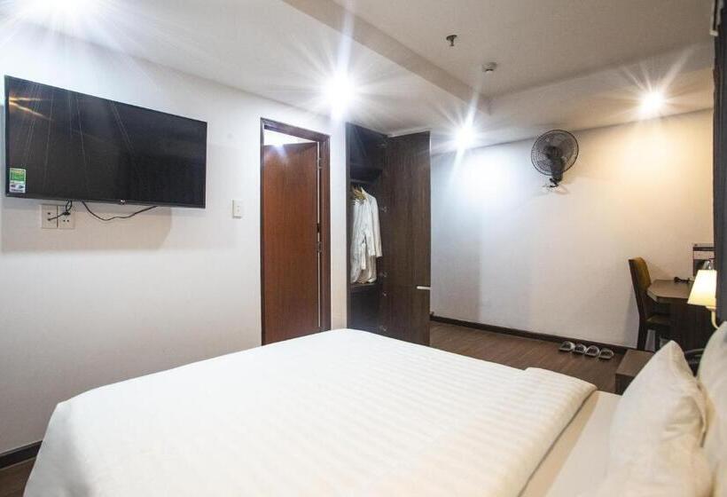 اتاق استاندارد با تخت بزرگ, Lee