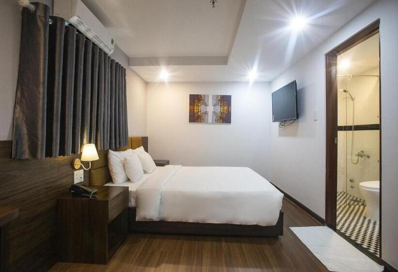 اتاق لوکس با تخت بزرگ, Lee