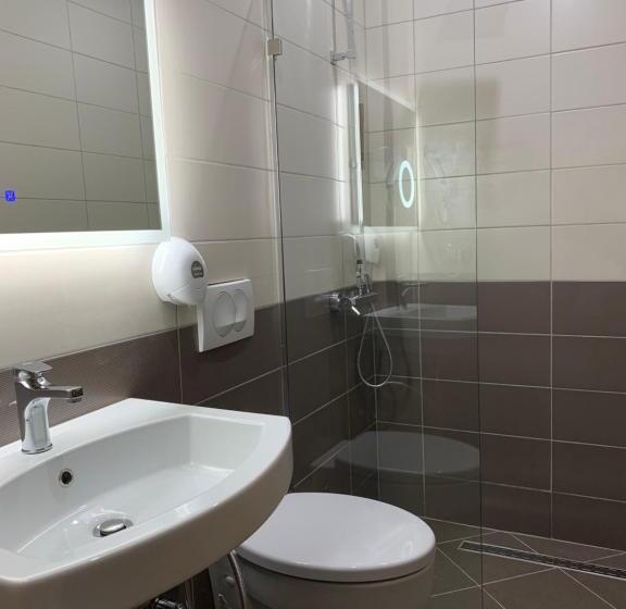 ジュニアスイート, Lahuta