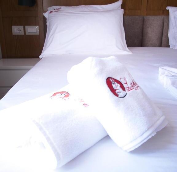 ジュニアスイート, Lahuta