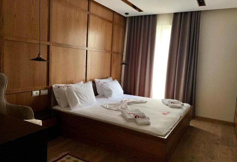 デラックスルーム, Lahuta