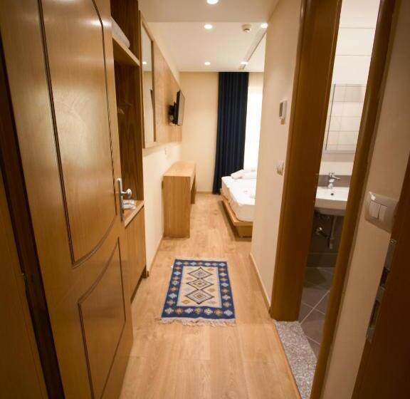 スタンダードルーム, Lahuta