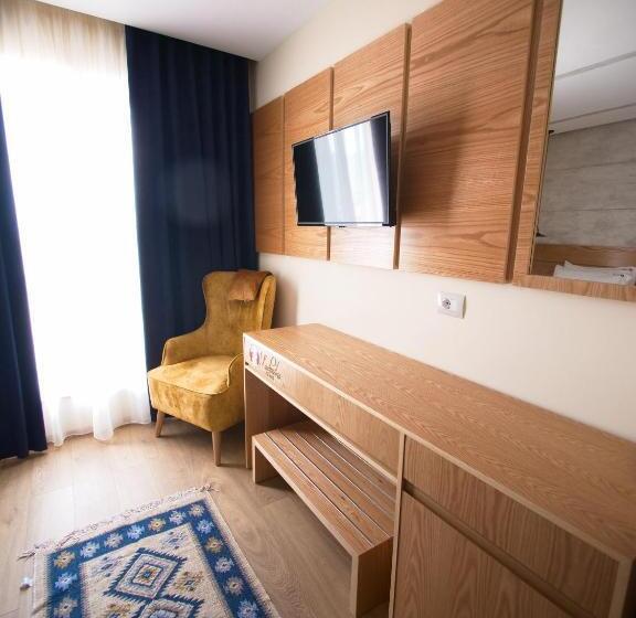 スタンダードルーム, Lahuta