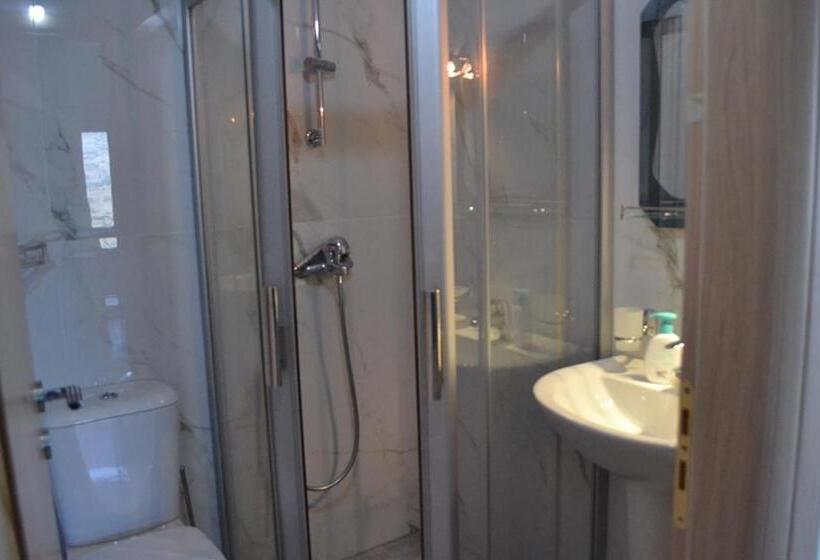 סטודיו משפחתי, Villa Melodia Xhek