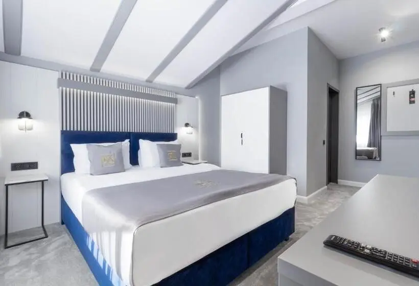 Pokój Penthouse, Kayus