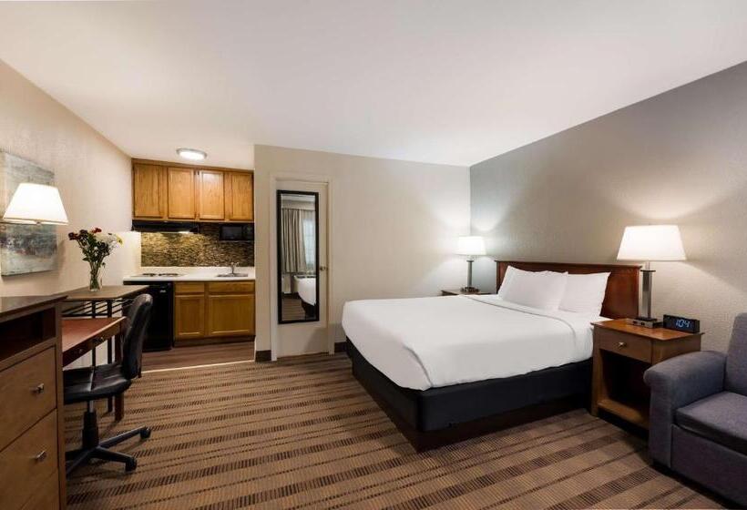 Номер Стандарт, SureStay Plus by Best Western Woodbury Inn