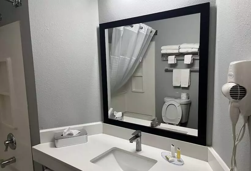 デラックスルーム, Days Inn & Suites By Wyndham Williamsburg Ia North