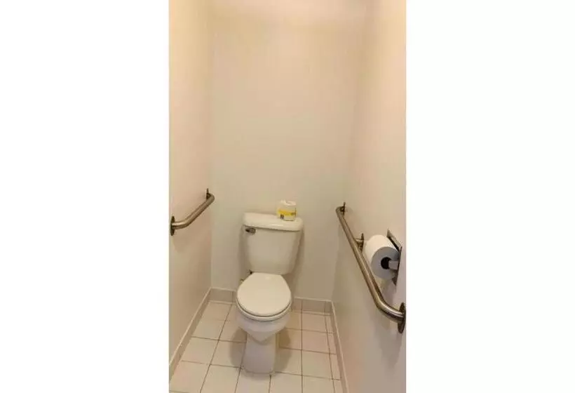 クイーンサイズベッドのスタンダードルーム, Economy Inn Of Holland