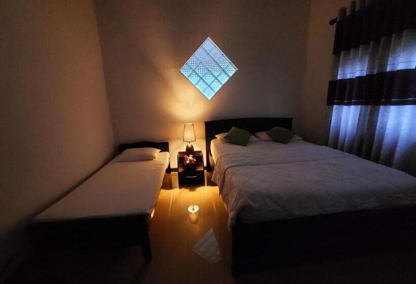 اتاق استاندارد سه نفره, Sky White Villa