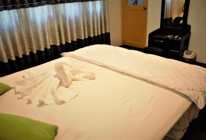 اتاق استاندارد سه نفره, Sky White Villa