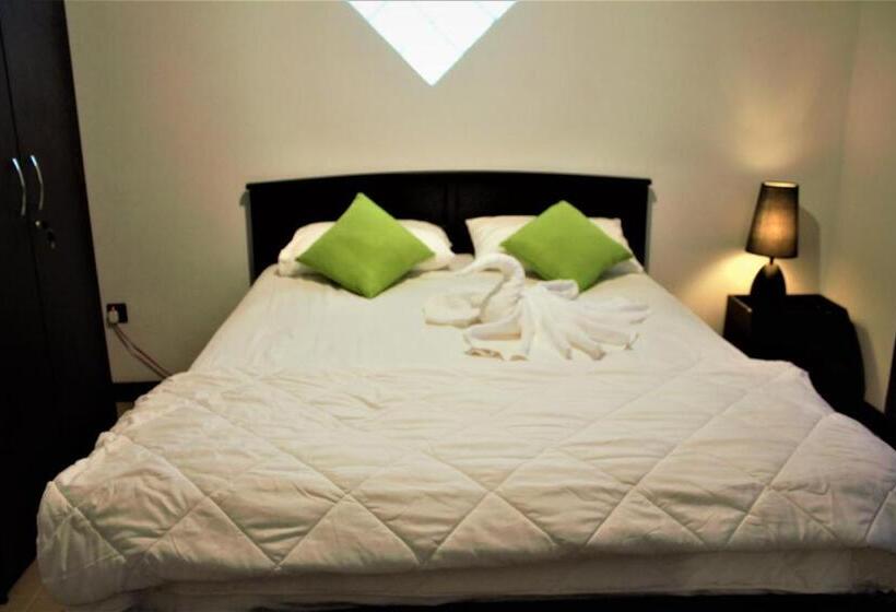 اتاق استاندارد سه نفره, Sky White Villa