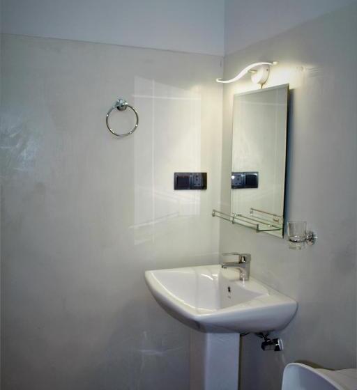 اتاق استاندارد سه نفره, Sky White Villa