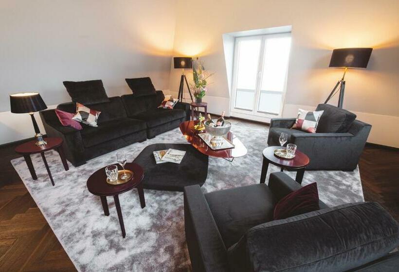 جناح إدارى, Prevôt Restaurant &