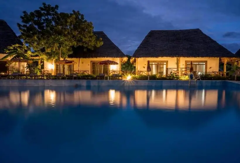 プールの見えるスタンダードトリプルルーム, Bella Vista Resort Zanzibar